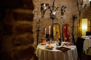 ristorante antica ala   sala armature   castello bevilacqua